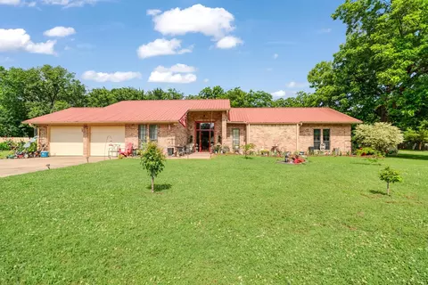 203 1st St NW, Detroit, TX 75436