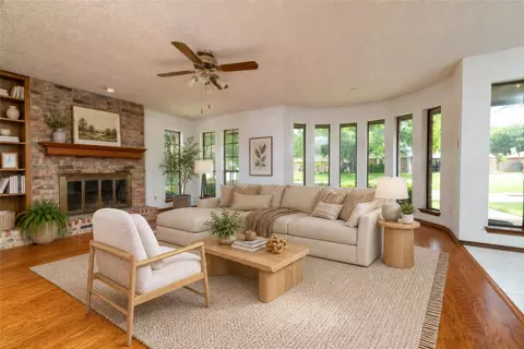 1211 Brookfield Ln, Mansfield, TX 76063