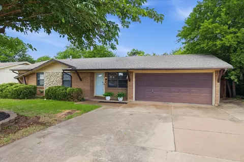 5909 Gayle Dr, Watauga, TX 76148