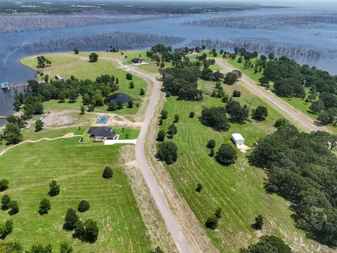 370 Shoreline Dr, Dodd City, TX 75438