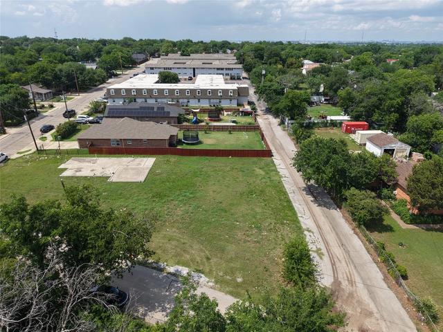 11 W Higgins Blvd, Cockrell Hill, TX 75211