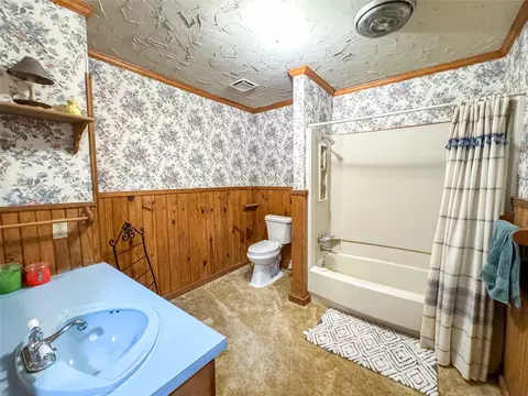Bath - 703 N Avenue E, Haskell, TX 79521 photo 4 of 7