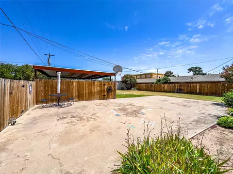 Exterior - 703 N Avenue E, Haskell, TX 79521 photo 9 of 11