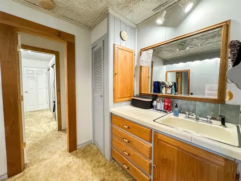 Bath - 703 N Avenue E, Haskell, TX 79521 photo 6 of 7