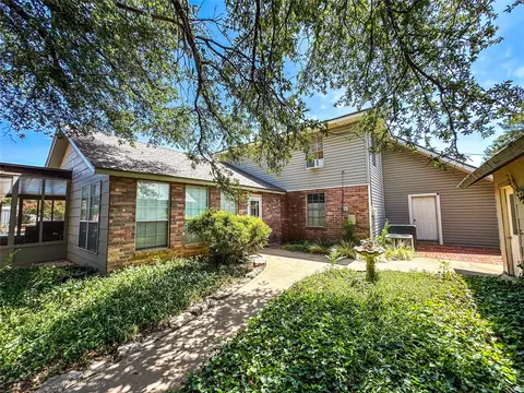 Exterior - 703 N Avenue E, Haskell, TX 79521 photo 4 of 11