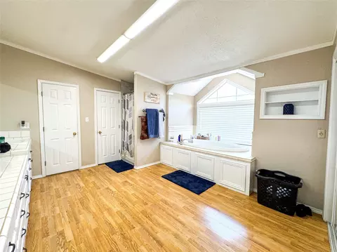 Bath - 703 N Avenue E, Haskell, TX 79521 photo 1 of 7