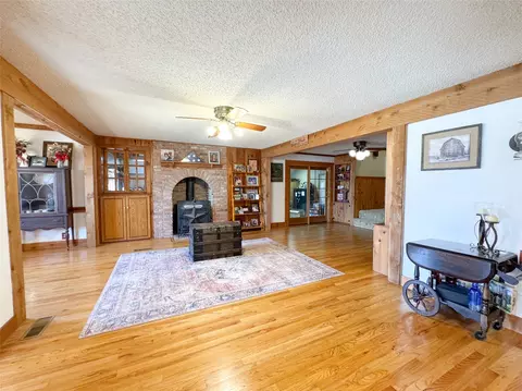 Living - 703 N Avenue E, Haskell, TX 79521 photo 1 of 4