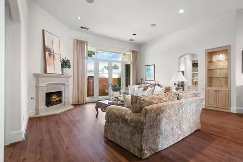 12 Park Row Ct, Pantego, TX 76013