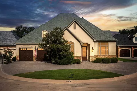 12 Park Row Ct, Pantego, TX 76013