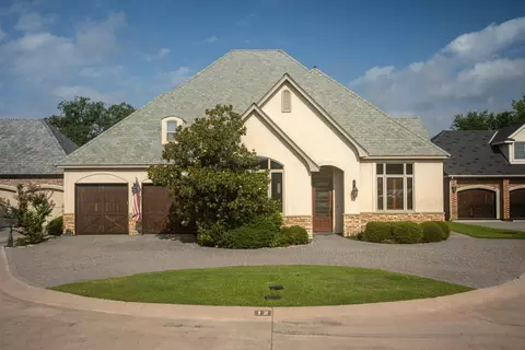 12 Park Row Ct, Pantego, TX 76013