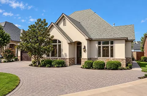 12 Park Row Ct, Pantego, TX 76013