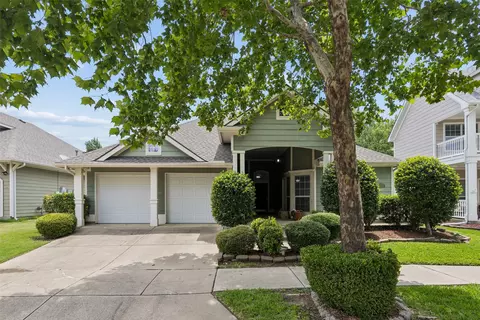 1104 Bell Manor Dr, Savannah, TX 76227