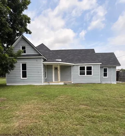 1008 W 12th St, Bonham, TX 75418