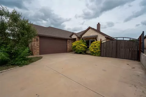 3324 Shawnee Trl, Lake Worth, TX 76135