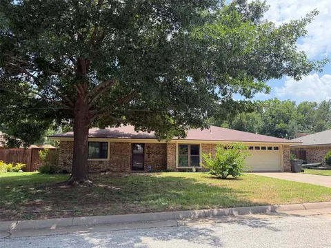114 Chaparral Dr, Graham, TX 76450