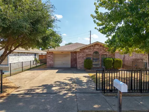 2428 Summit Ln, Dallas, TX 75227