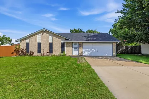 2304 Greenwood Cir, Carrollton, TX 75006