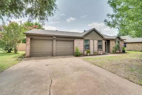 3501 French Wood Dr, Arlington, TX 76016