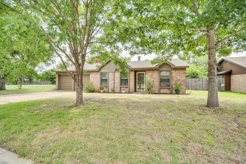 3501 French Wood Dr, Arlington, TX 76016