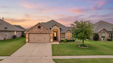 2038 Clive Dr, Granbury, TX 76048