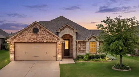 2038 Clive Dr, Granbury, TX 76048