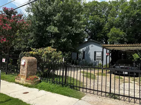 4119 Babcock Dr, Dallas, TX 75212