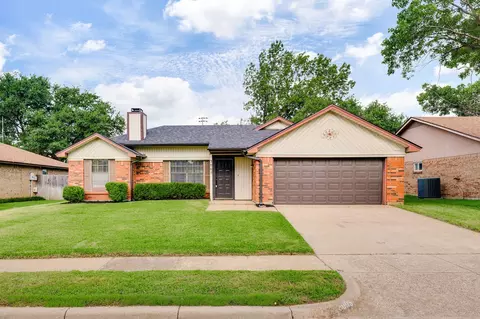 3005 Richwood Cir, Bedford, TX 76021