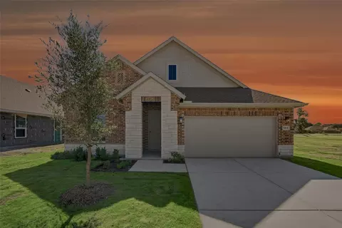 901 Silverleaf Dr, Ennis, TX 75119