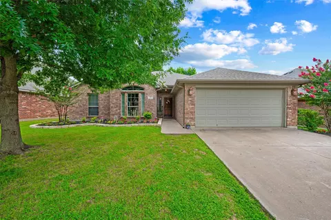 721 Morgan Dr, Burleson, TX 76028