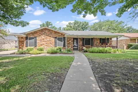 214 Northgate Dr, Waxahachie, TX 75165