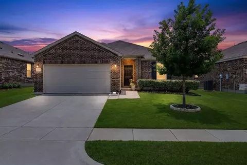 1424 Vernon Dr, Aubrey, TX 76227