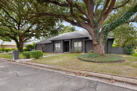 3900 N Shadycreek Dr, Arlington, TX 76013