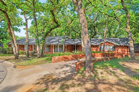 1716 Jacqueline Ct, Fort Worth, TX 76112