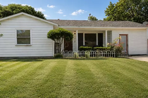1010 Mcclendon St, Irving, TX 75061