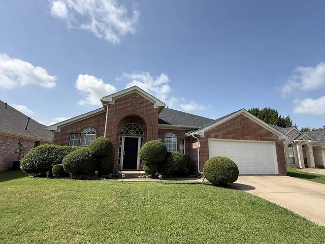 1202 Golden View Ct, Arlington, TX 76001