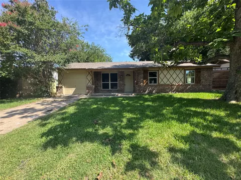 2817 Sequoia Ln, Arlington, TX 76010