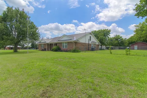 301 E 6th St, Krum, TX 76249 photo 25
