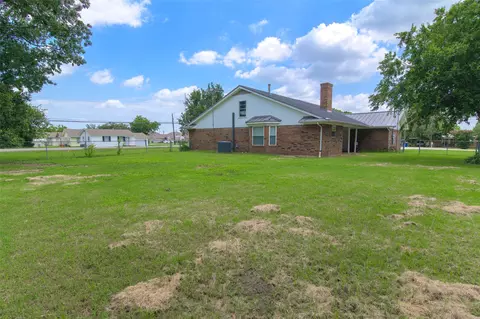 301 E 6th St, Krum, TX 76249 photo 29