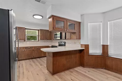 301 E 6th St, Krum, TX 76249 photo 2