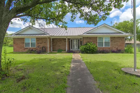 301 E 6th St, Krum, TX 76249 photo 1
