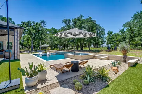 673 S Sugartree Dr, Lipan, TX 76462