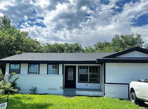 110 E Cunningham St, Bonham, TX 75418