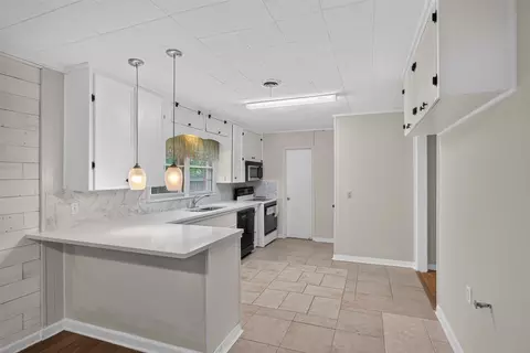Kitchen - 305 8th St NE, Springhill, LA 71075 photo 1 of 3