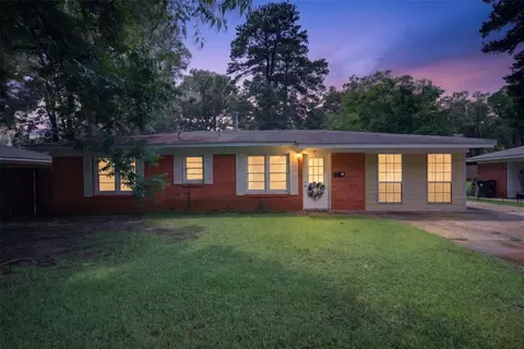 Exterior - 305 8th St NE, Springhill, LA 71075 photo 2 of 3
