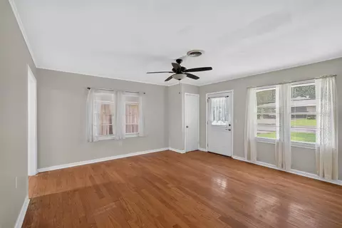 Living - 305 8th St NE, Springhill, LA 71075 photo 4 of 4