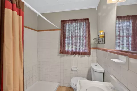 Bath - 305 8th St NE, Springhill, LA 71075 photo 2 of 2