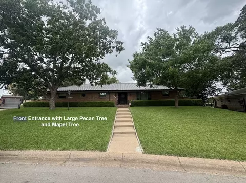 3908 Dawn Dr, Benbrook, TX 76116