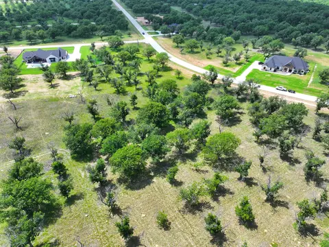 2131 E Landings N, Granbury, TX 76049