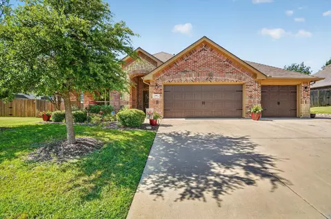7357 Lake Rock Dr, Fort Worth, TX 76179