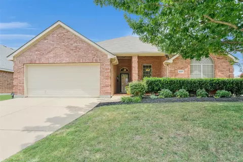 4500 Southbend Dr, Fort Worth, TX 76123